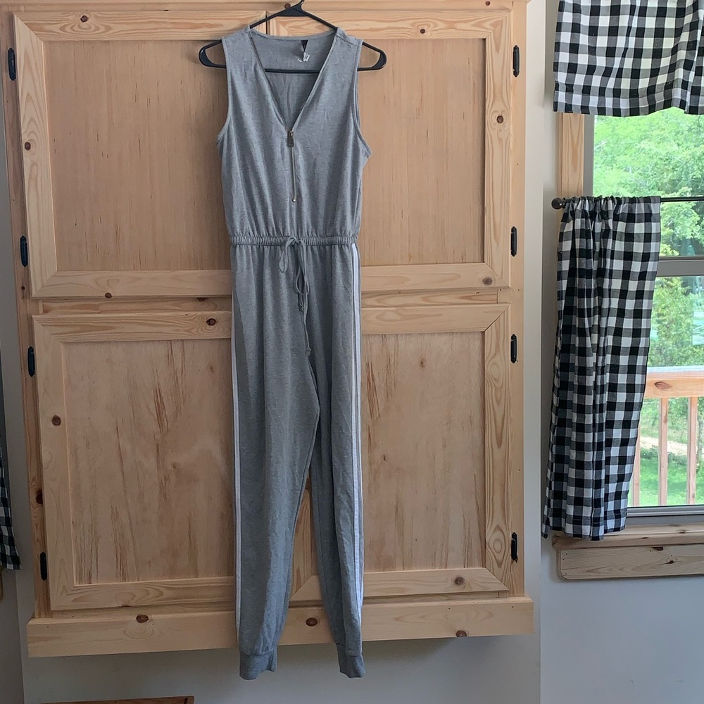 J for justify gray longall jumpsuit romper size M